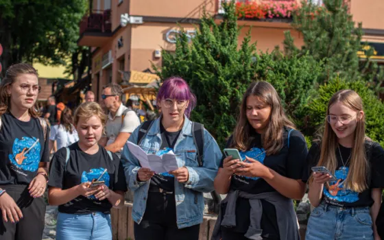 Jak wybrać kolonię lub obóz dla dziecka? Praktyczny poradnik dla rodziców